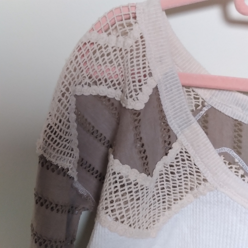 Free People White and Light Brown Crochet Neutral Thermal Top Size Xs - Picture 5 of 11